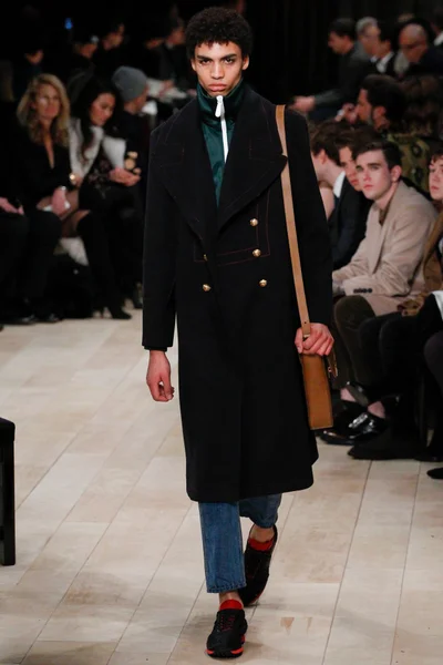 Look 18